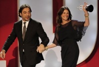 Julia Roberts junto a Javier Bardem, quien le entrego el premio Donostia por su carrera